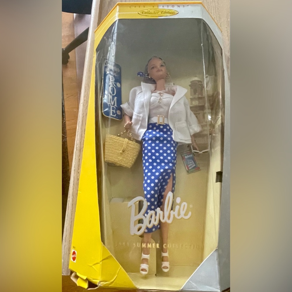 City Seasons Collector Edition "Summer in Rome" Barbie Vintage 1999